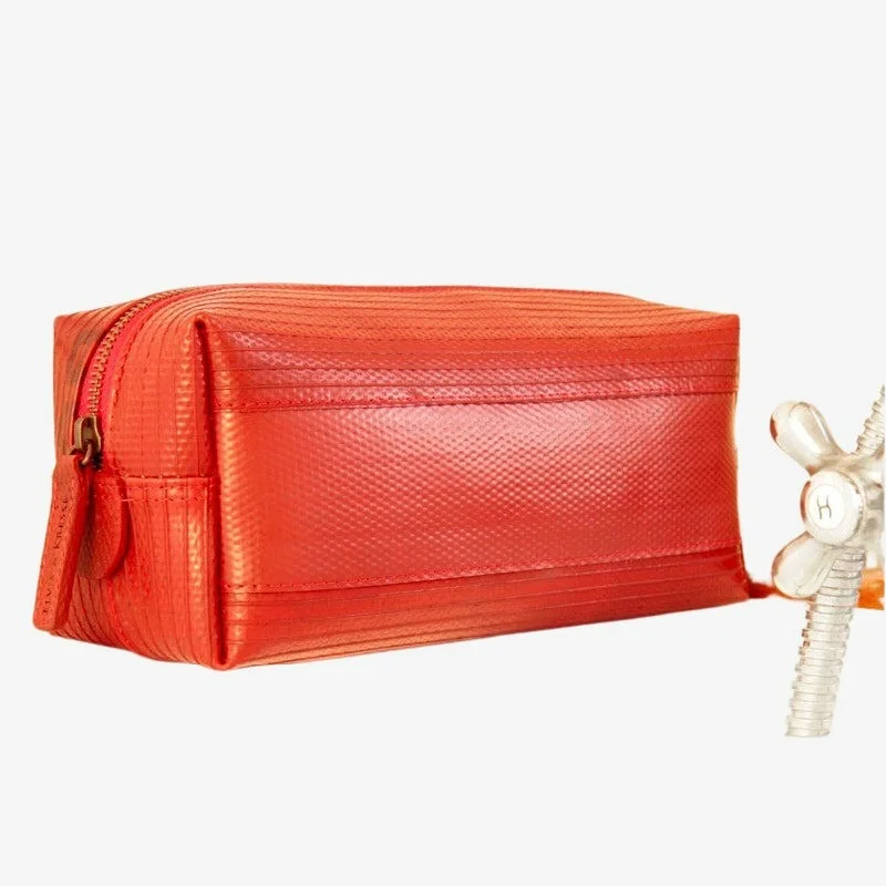 Elvis and Kresse Washbag Medium - Red